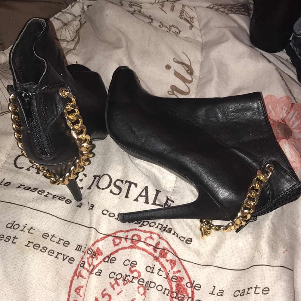 Steve Madden Leather Chained Heeled Boots🖤